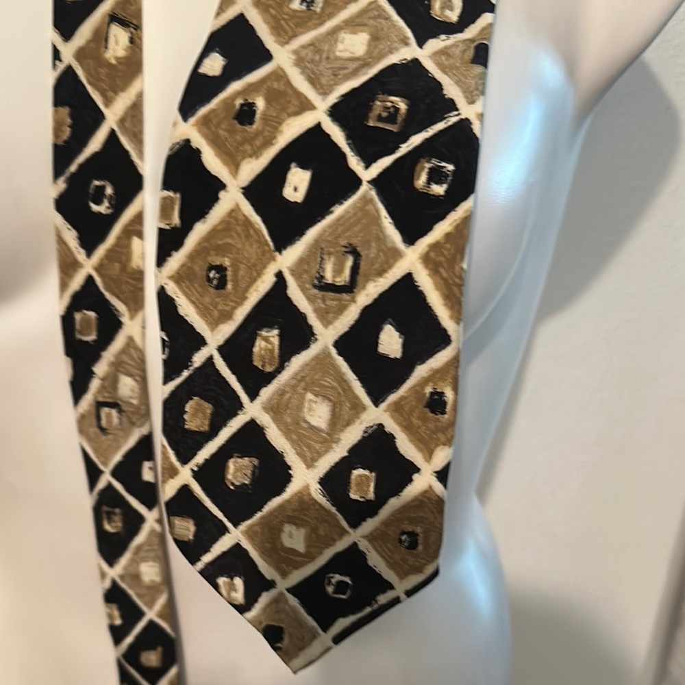 Elegant Black and Tan Geometric Tie
